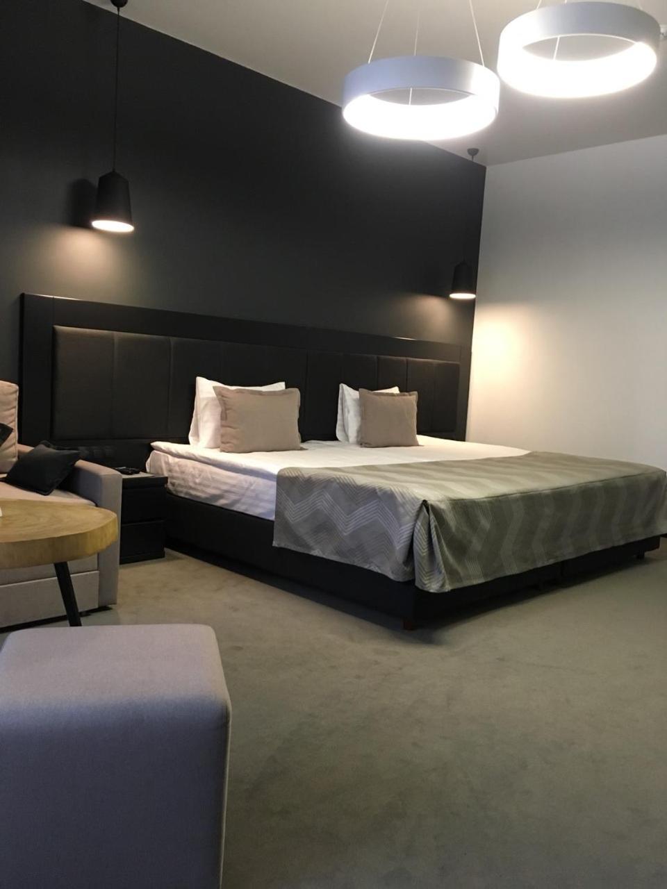 Sobi Hotel Vyshhorod Bagian luar foto