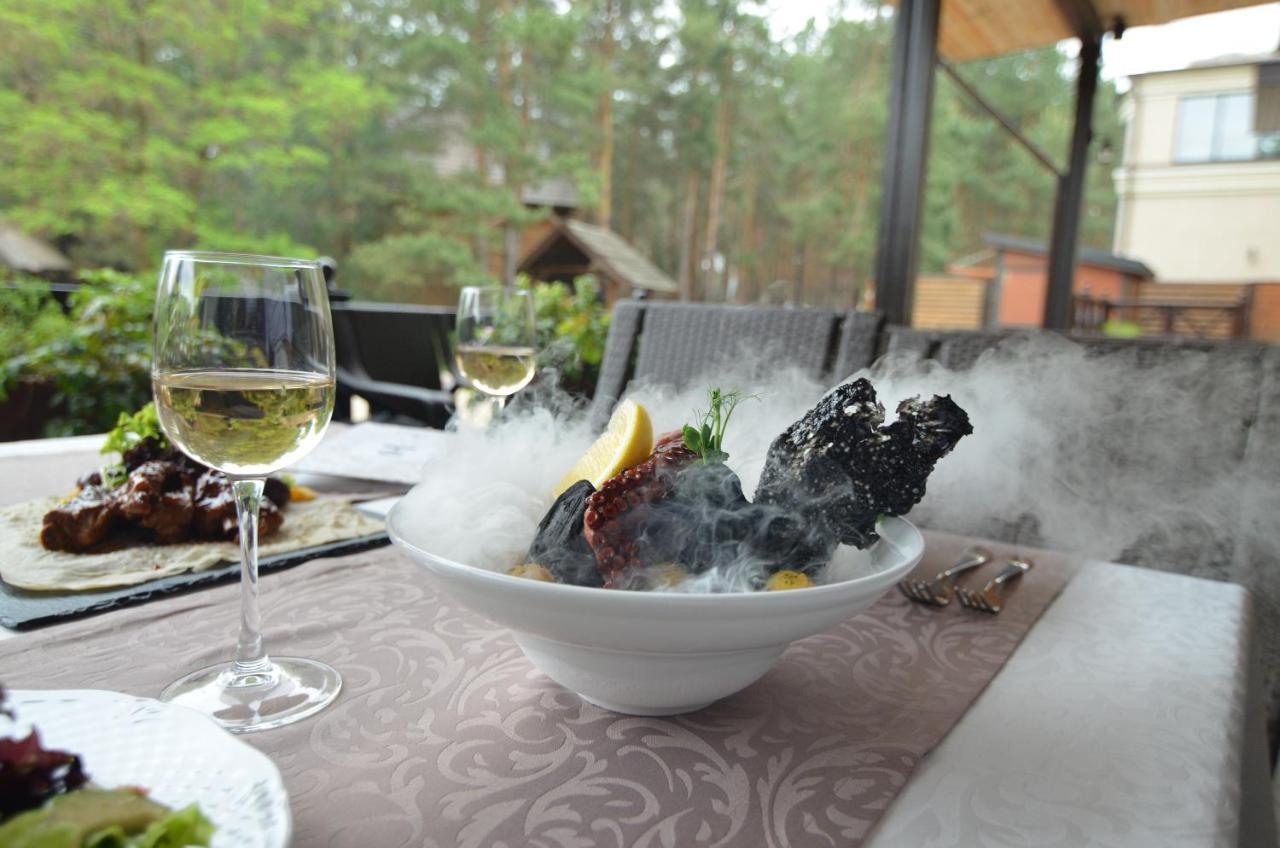 Sobi Hotel Vyshhorod Bagian luar foto