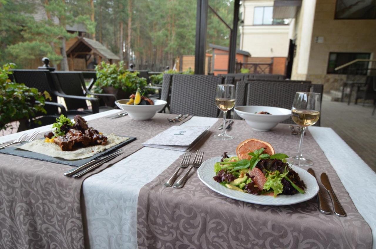 Sobi Hotel Vyshhorod Bagian luar foto